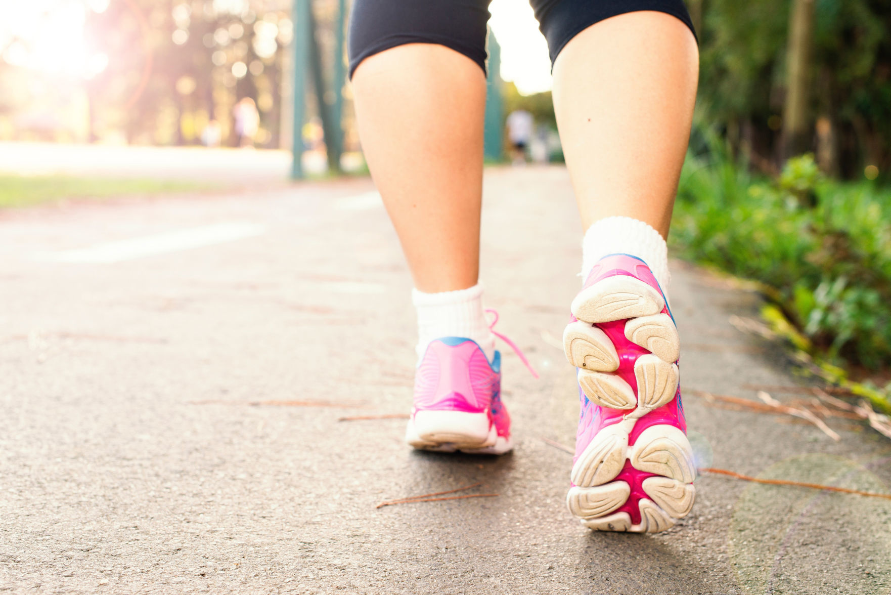 MUN_woman-wearing-pink-sports-shoes-walking-1556710.jpg